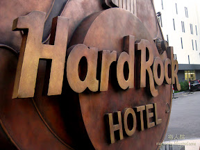 hard rock hotel 前的大吉他